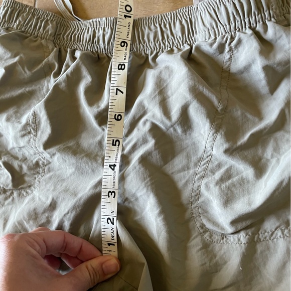 Columbia 5” inseam Casual Tan hiking Shorts women’s medium - Picture 7 of 9
